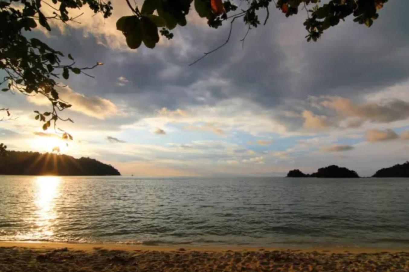 De Clinique Hotel Kampong Pasir Bogak Εξωτερικό φωτογραφία